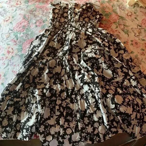 NWT Maunces Women Dress Size Medium